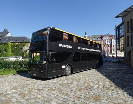 das Fabmobil ist ein Doppeldeckerbus mit einer Technikausstattung